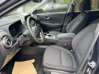 Gebraucht Hyundai Kona Trend 100 kW (136 PS) 2023 Rot SUV