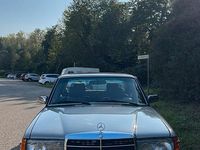 Gebraucht Mercedes E230 109 PS (80 kW) 1978 Grau Limousine