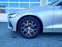 Gebraucht Volvo V60 Core 197 PS (144 kW) 2023 Silber Kombi
