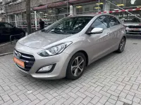 Gebraucht Hyundai i30 Trend 110 PS (80 kW) 2015 White sand / met Limousine