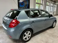 Używany Kia Ceed 109 KM (80 kW) 2009 Niebieski Hatchback