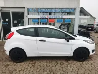 Gebraucht Ford Fiesta Ambiente 60 PS (44 kW) 2016 Weiß Kleinwagen