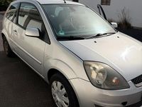 Gebraucht Ford Fiesta 80 PS (58 kW) 2008 Silber Kleinwagen