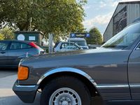 Gebraucht Mercedes 380 204 PS (150 kW) 1985 Grau Limousine