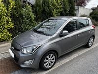 Gebraucht Hyundai i20 Style 101 PS (74 kW) 2012 Grau Kleinwagen