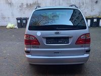 Gebraucht Ford Galaxy Ghia 131 PS (96 kW) 2004 Silber Van / Kleinbus