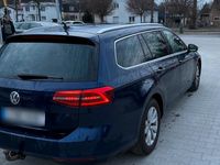 Gebraucht VW Passat 150 PS (110 kW) 2017 Blau Kombi