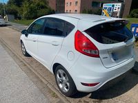 Gebraucht Ford Fiesta 97 PS (71 kW) 2011 Weiß Kleinwagen
