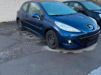 Gebraucht Peugeot 207 95 PS (69 kW) 2011 Blau Kleinwagen