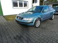 Gebraucht VW Passat 101 PS (74 kW) 1998 Blau Limousine