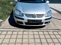 Second-hand VW Golf IV 105 CP (77 kW) 2004 Argintiu Berlinǎ