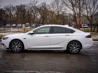 Gebraucht Opel Insignia Dynamic 165 PS (121 kW) 2018 Weiß Limousine