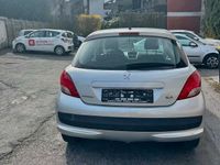 Gebraucht Peugeot 207 95 PS (69 kW) 2011 Silber Kleinwagen