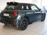 Używany Mini John Cooper Works 187 KM (137 kW) 2024 Czarny Hatchback