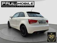 Używany Audi A1 Attraction 86 KM (63 kW) 2011 Biały Hatchback