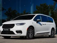 Używany Chrysler Pacifica 359 KM (264 kW) 2023 Biały SUV