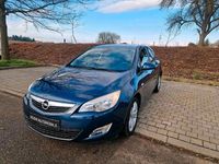 Usata Opel Astra 140 CV (102 kW) 2012 Blu Berlina