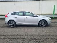 Gebraucht Volvo V40 Momentum 152 PS (111 kW) 2017 Silber Limousine