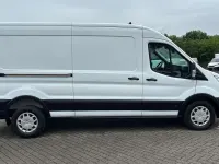 Gebraucht Ford Transit Trend 131 PS (96 kW) 2022 Frostweiß Van / Kleinbus