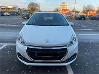 Gebraucht Peugeot 208 Active 82 PS (60 kW) 2016 Weiß Kleinwagen