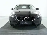 Gebraucht Volvo V40 Momentum 152 PS (111 kW) 2018 Onyx black (metallic) Kombi