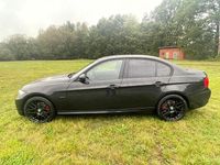 Gebraucht BMW 318 143 PS (105 kW) 2012 Schwarz Limousine