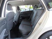 Gebraucht VW Golf VIII Move 110 PS (80 kW) 2024 Ivory silver metallic Kombi