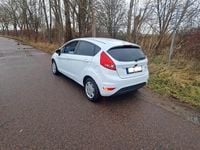 Gebraucht Ford Fiesta 60 PS (44 kW) 2009 Weiß Kleinwagen
