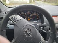 Używany Opel Astra 120 KM (88 kW) 2006 Szary Sedan/Limuzyna