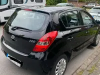 Gebraucht Hyundai i20 78 PS (57 kW) 2010 Schwarz Kleinwagen