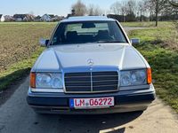 Gebraucht Mercedes E230 132 PS (97 kW) 1989 Gold Limousine