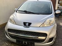 Gebraucht Peugeot 107 68 PS (50 kW) 2009 Silber Kleinwagen