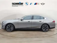 Gebraucht BMW 550e 489 PS (359 kW) 2024 Oxidgrau metallic Limousine