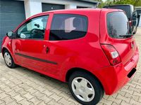 Second-hand Renault Twingo 58 CP (42 kW) 2011 Roșu Hatchback