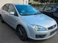 Gebraucht Ford Focus 115 PS (84 kW) 2005 Silber Limousine