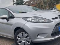 Gebraucht Ford Fiesta 95 PS (69 kW) 2011 Polarsilber metallic Kleinwagen