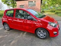 Second-hand Renault Twingo Dynamique 75 CP (55 kW) 2012 Roșu Hatchback