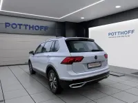 Gebraucht VW Tiguan Elegance 245 PS (180 kW) 2023 Pure white SUV