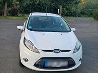 Gebraucht Ford Fiesta 84 PS (61 kW) 2012 Weiß Kleinwagen
