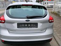 Gebraucht Ford Focus 101 PS (74 kW) 2015 Silber Kleinwagen