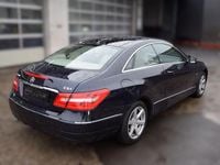 Gebraucht Mercedes E200 Elegance 184 PS (135 kW) 2010 Blau Coupé