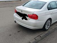 Gebraucht BMW 325 197 PS (144 kW) 2009 Weiß Limousine
