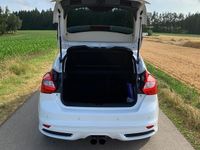 Gebraucht Ford Focus ST-Line 125 PS (91 kW) 2011 Weiß Limousine