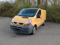 Second-hand Renault Trafic 81 CP (59 kW) 2004 Galben Monovolum