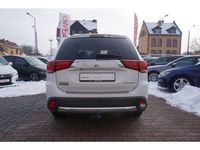 Gebraucht Mitsubishi Outlander 150 PS (110 kW) 2016 Perlmuttweiss perleffekt SUV