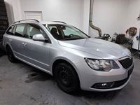 Gebraucht Skoda Superb Active 125 PS (91 kW) 2013 Silber Kombi