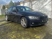 Gebraucht BMW 320 Shadowline 184 PS (135 kW) 2012 Blau Limousine