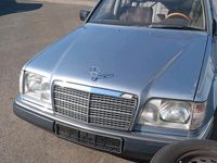 Gebraucht Mercedes E260 160 PS (117 kW) 1987 Blau Limousine
