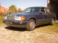 Second-hand Mercedes E220 150 CP (110 kW) 1992 Albastru Berlinǎ