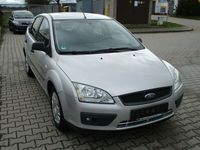 Gebraucht Ford Focus Ambiente 101 PS (74 kW) 2005 Silber Limousine